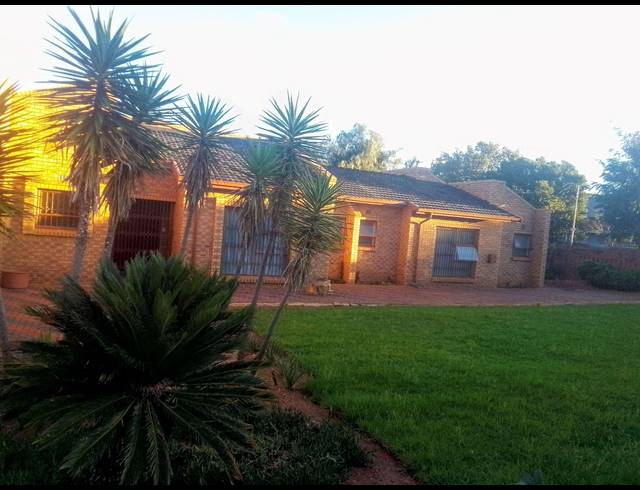 4 BEDROOM FREEHOLD FOR SALE IN KAGISO